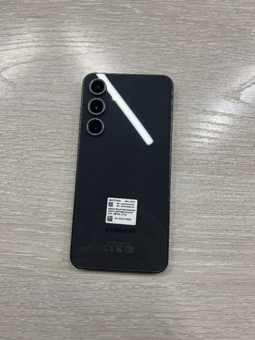 Samsung S24FE в идеальном состоянии.