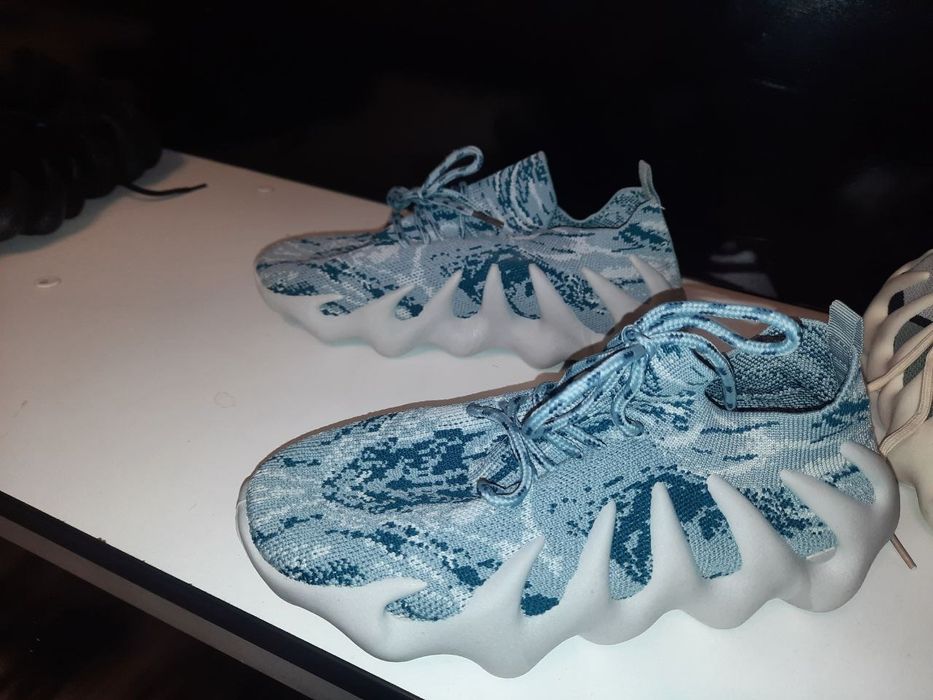 Новые, удобные кроссовки