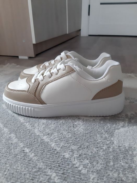 Новые кроссовки 38-38,5 р