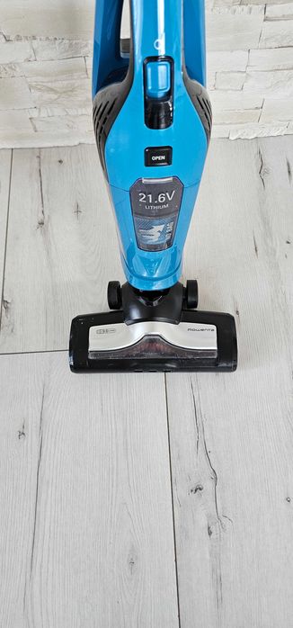 Продавам вертикална прахосмукачка ROWENTA Dual force 2 in 1