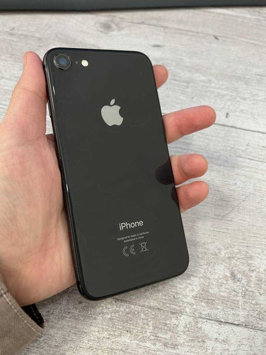 продам IPhone 8 в хорошем состоянии
