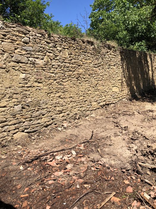 Камък -продава се на място