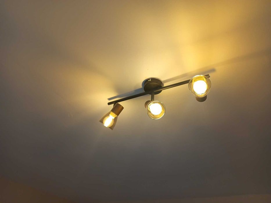 Лампа спот 3-ка нова