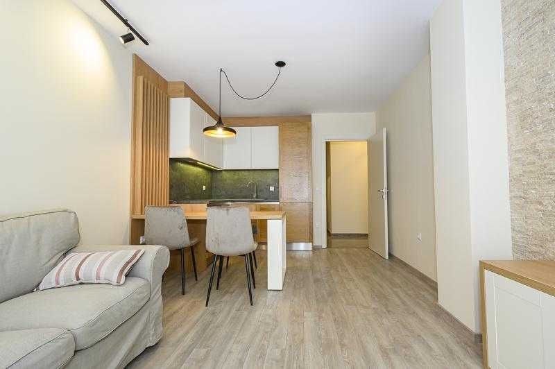 Уникален двустаен апартамент в Лазур