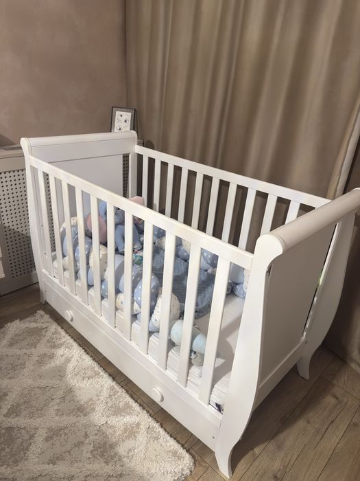 Patut bebe70x140 cu saltea inclusa plus dulap cu 3 setare