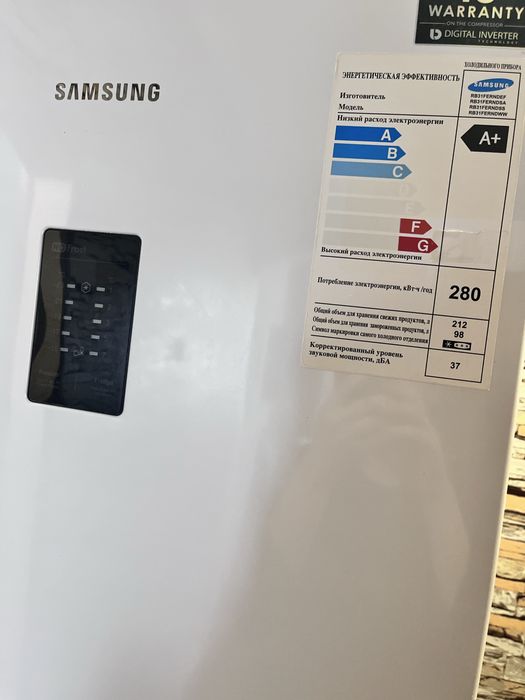 Холодильник Samsung