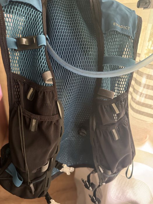 REZERVAT-Vesta alergare evadict/ kiprun 10 L + flask 1 l nou