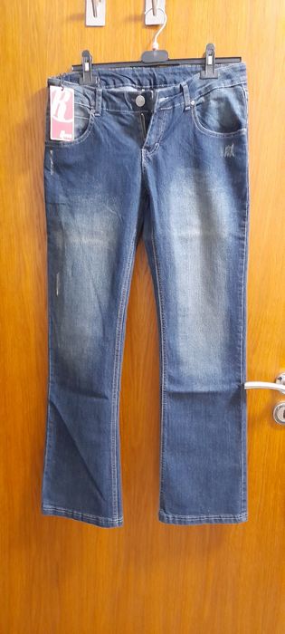 Продавам нови прави дънки