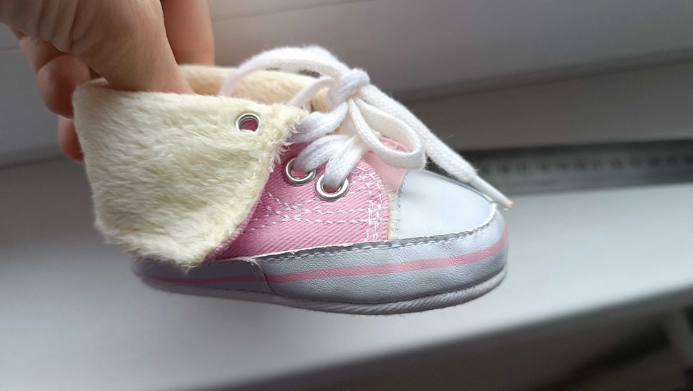 Мека плетена шапка за бебе