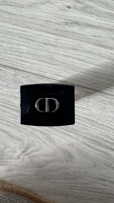 Продается тональный крем от DIOR. Оригинал.