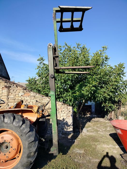 Stivuitor pentru tractor