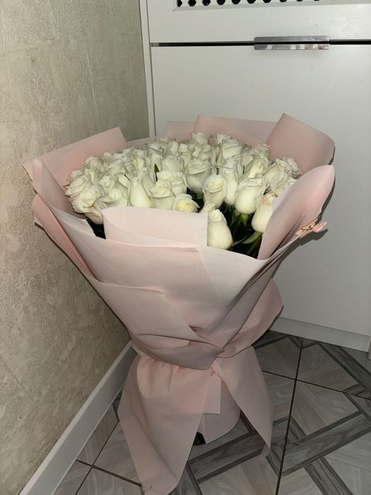 Цветы белые розы