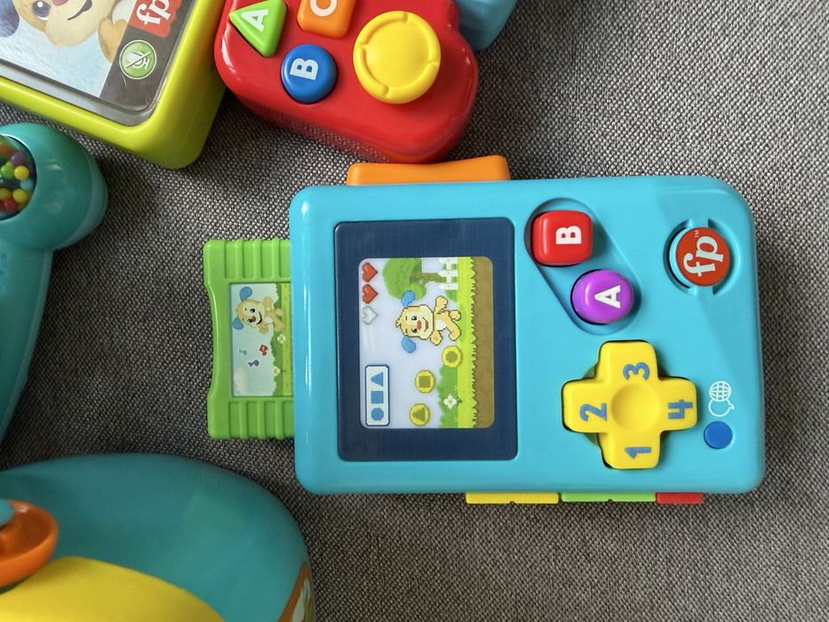 4 Играчи  fisher price и една подарък