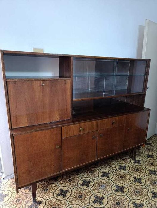 ПОДАРЯВАМ мебели и телевизор