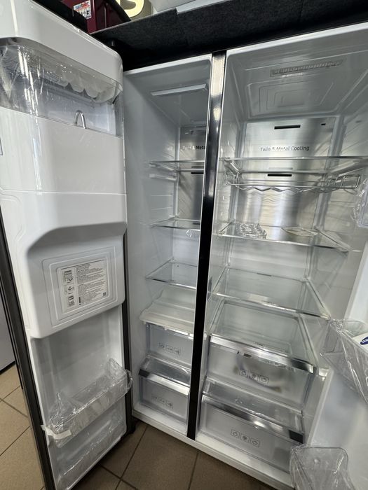 Хладилник с фризер Samsung Family Hab с две камери