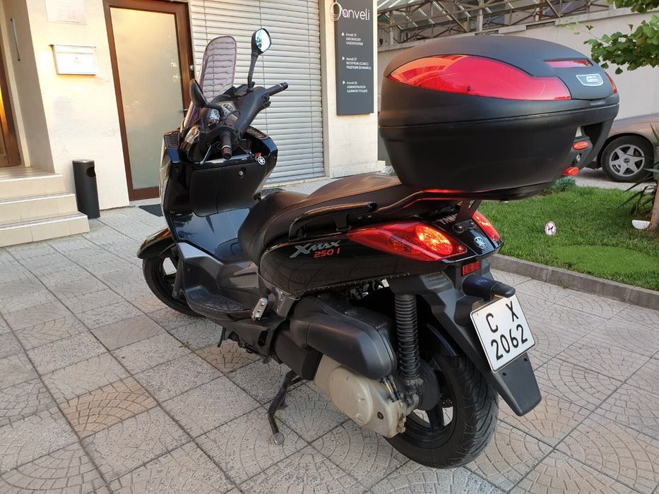 Продавам скутер Ямаха T maxx 2007 година
