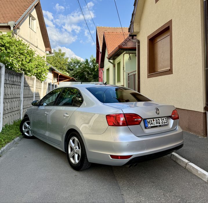 VOLKSWAGEN Jetta 2011 — imagine 3