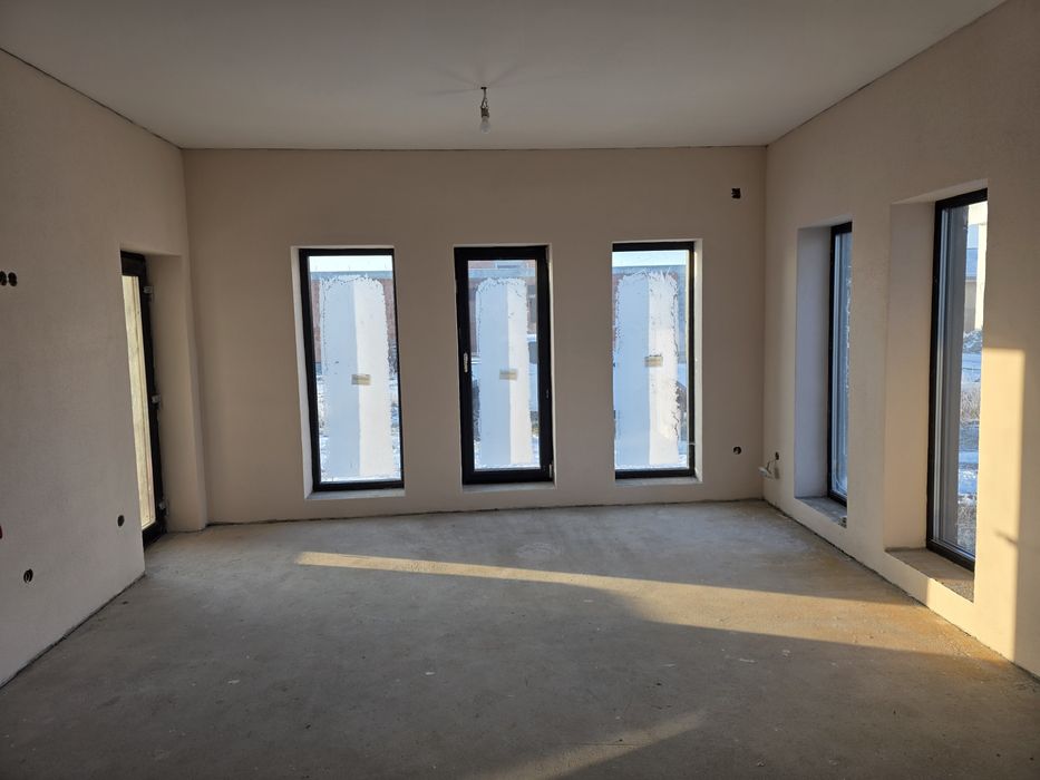Vând casă 3 dormitoare ,3 bai, Sântandrei(Zona drumul expres, terenurile de tenis)