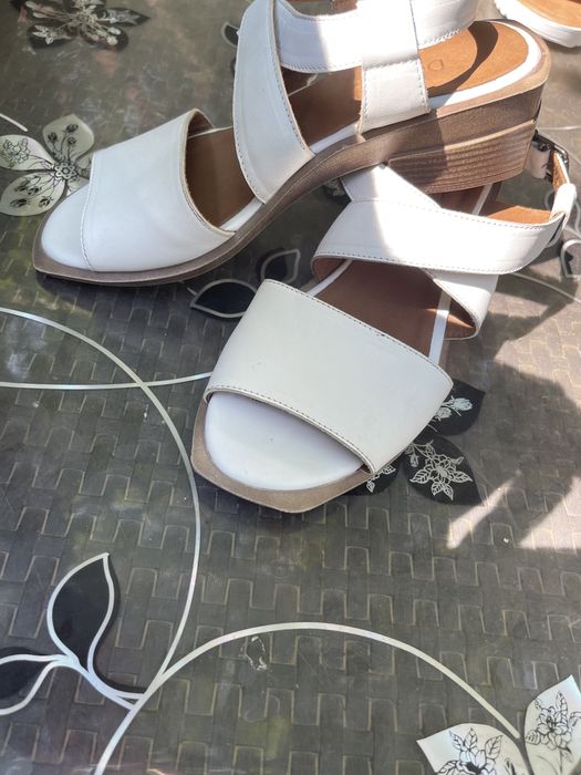 Sandale din piele naturala albe cu interior maro-coniac premium