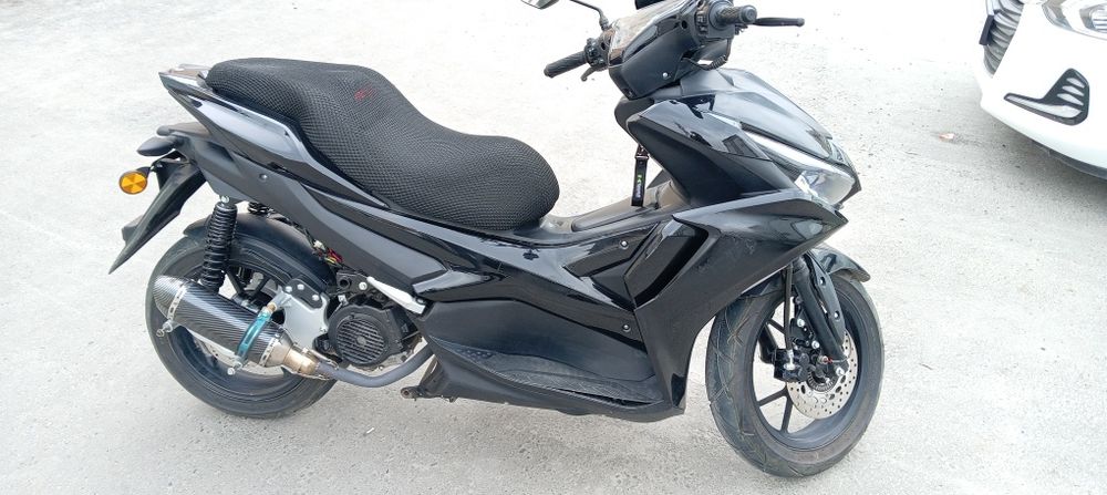 X Max skuter sotiladi