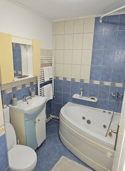 Vând apartament 4 camere