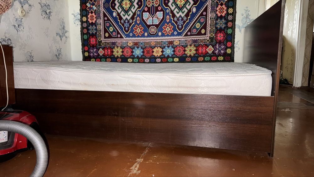 Продам кровать 120*190 (самовывоз)