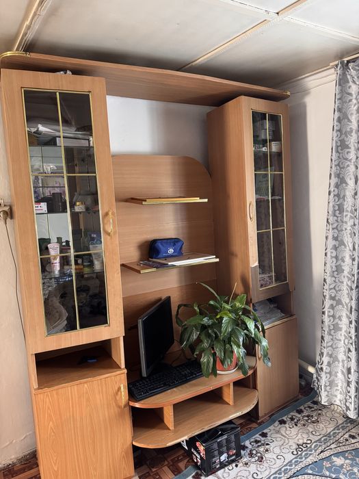 Продам спальный гарнитур и горку