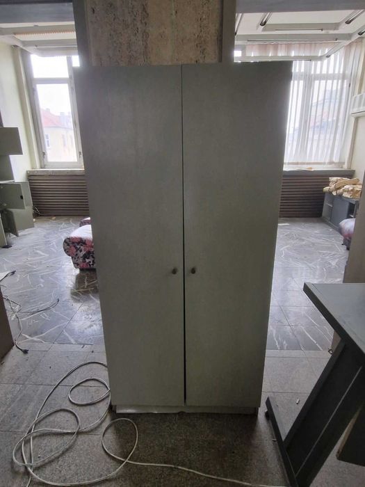 Офис мебели – модули за офис рафтове, гардероби, дивани