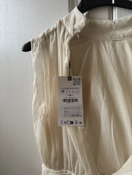 Top scurt Zara nou, cu eticheta