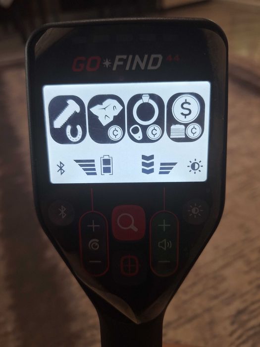 Продавам металотърсач Minelab GO-FIND 44