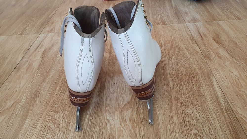 Продаются коньки для фигурного катания