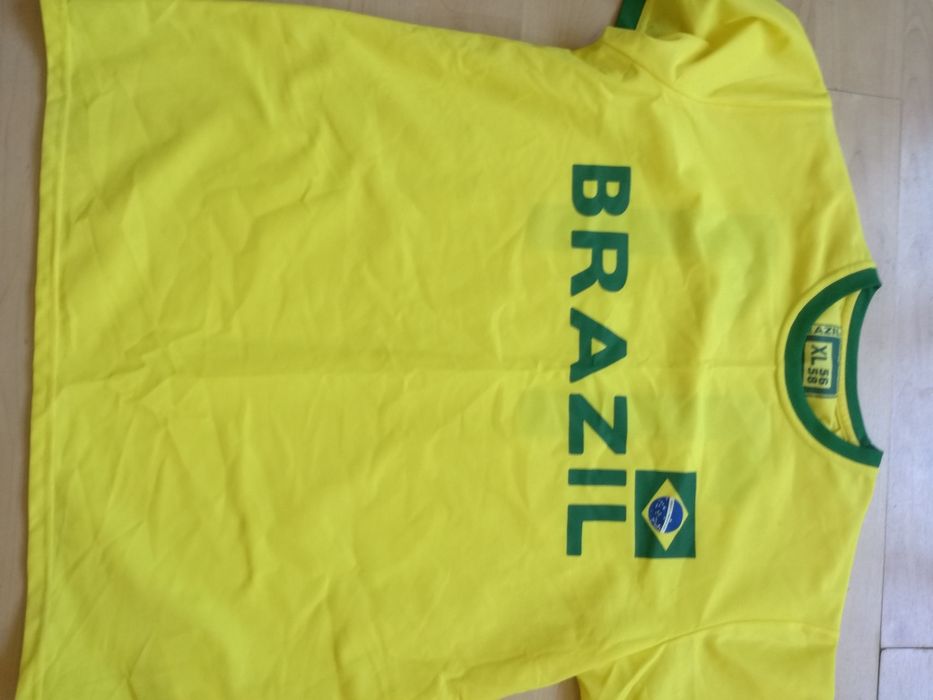 Футболни фланелки на различни отбори добро състояние,