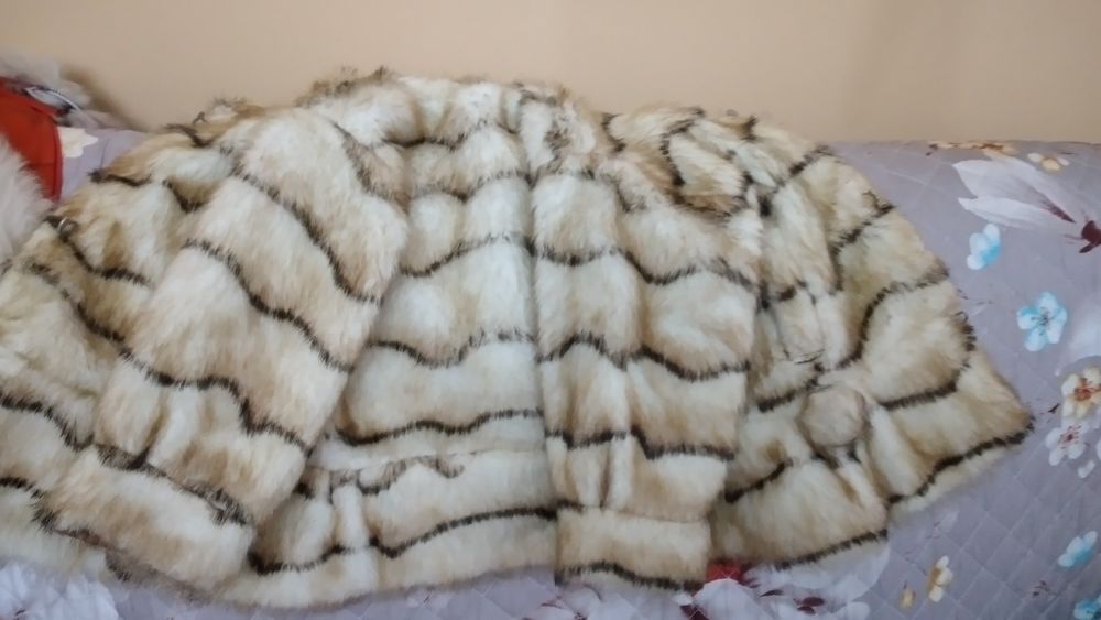 Hainuta si cojocel de blanita fetita 2_3 ani