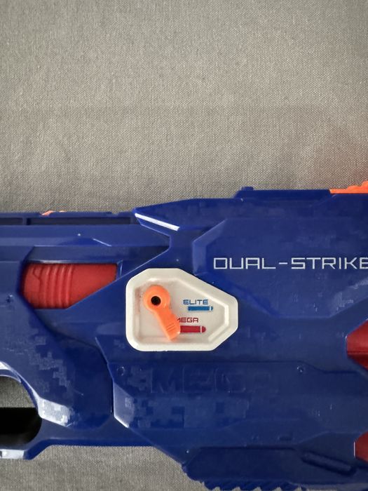 Pistol Nerf Dual-Strike ca nou!