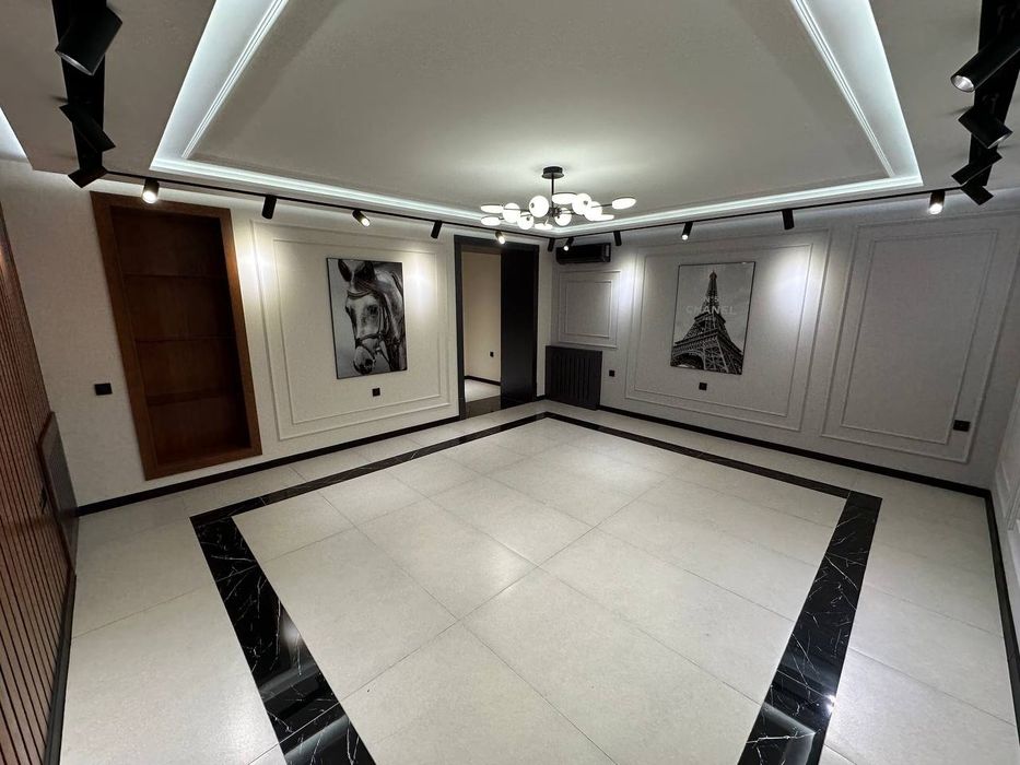 Продаётся коммерческое помешения  Новомосковская  Ор-р стадион старт