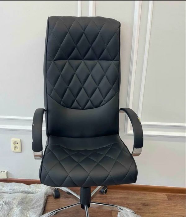 Продам срочно офисные стулья