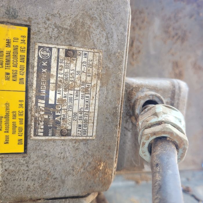 Motor trifazat cu masă