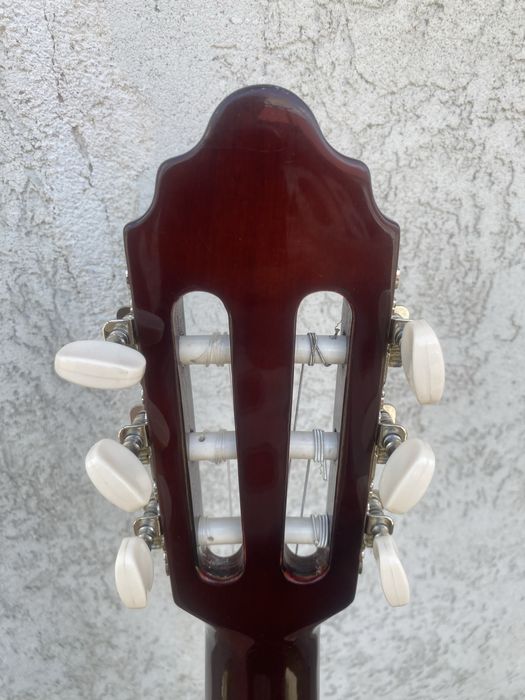 Valencia CG160. Valencia CG160.