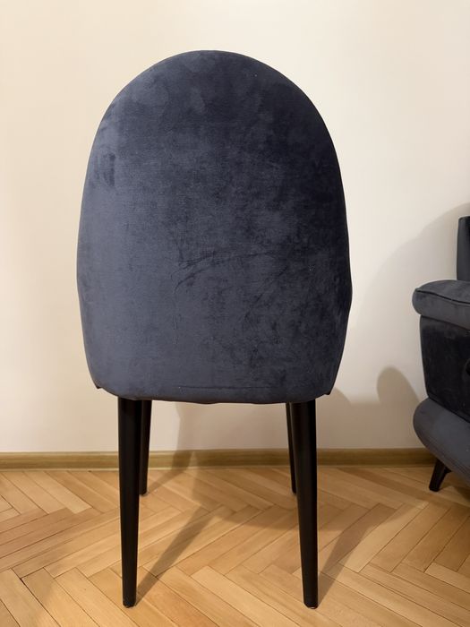 Трапезна маса със столове