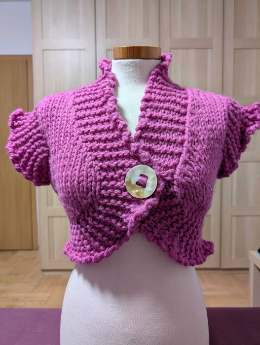 Вълнена жилетка ръчно плетиво