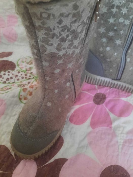 Натуральные валенки,  теплые.