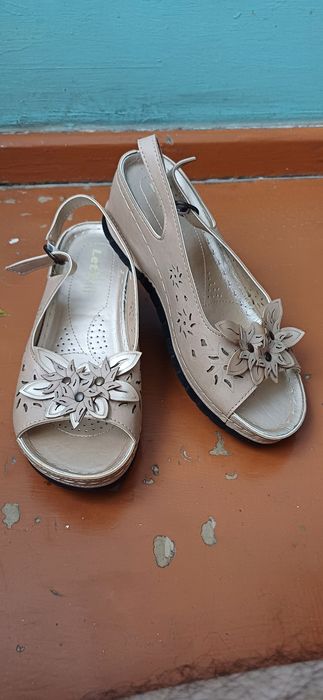 Босоножки женские