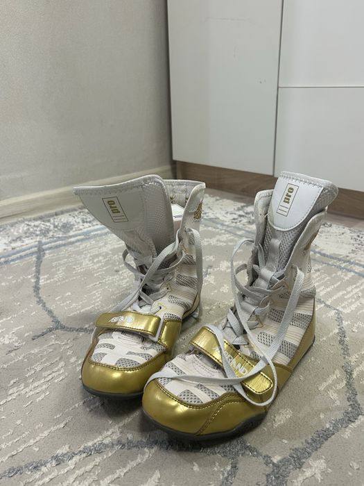 Белый боксеркы в хорошом состояние