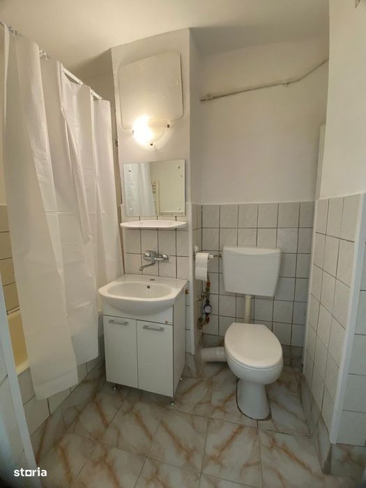 Garsoniera la etajul 3 RENOVATA, mobilata si utilata zona NORD