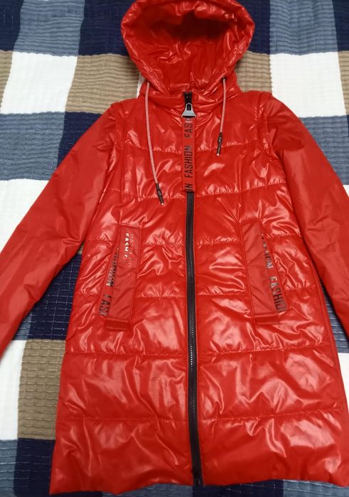 Продам куртки на девочку