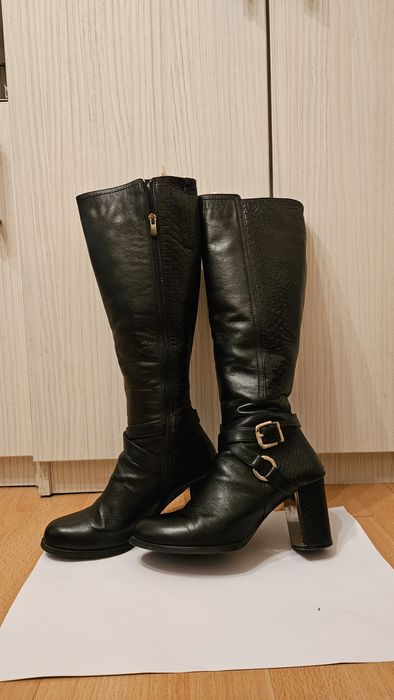 Продавам дамски елегантни ботуши от естествена кожа, размер 39