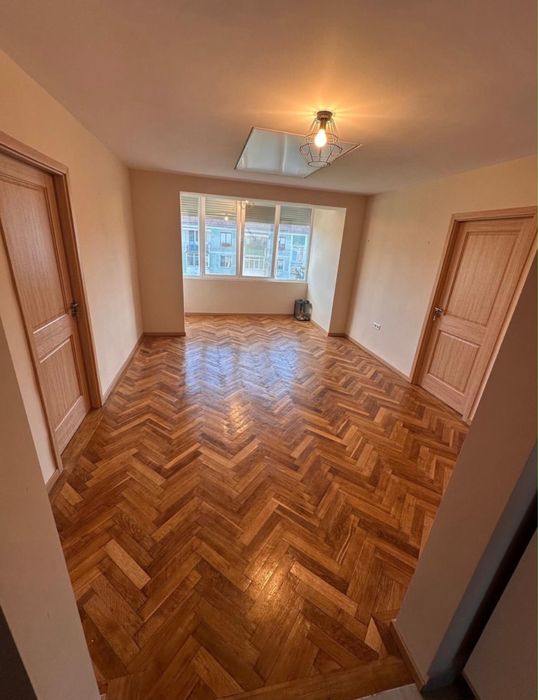 Vand apartament 3 camere in Brad, recent renovat