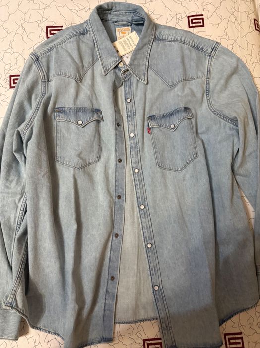Одежда Levis (джинсы и рубашки)