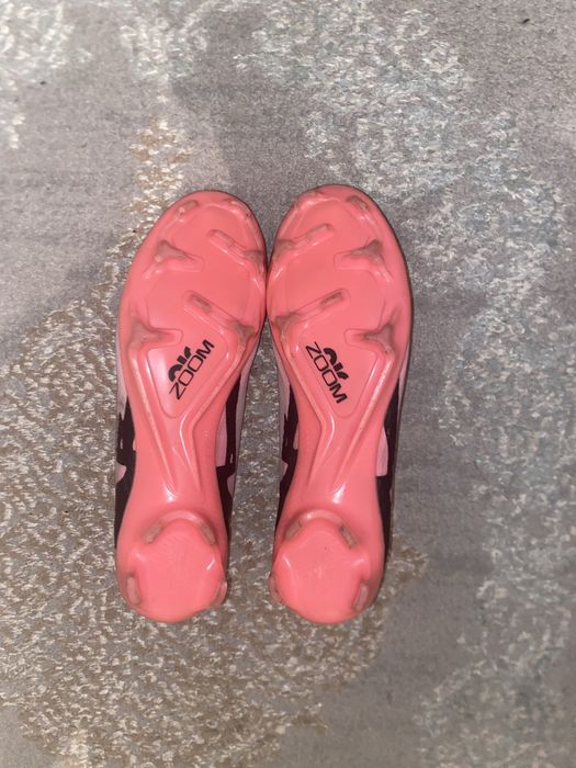 Футбольные бутсы Nike