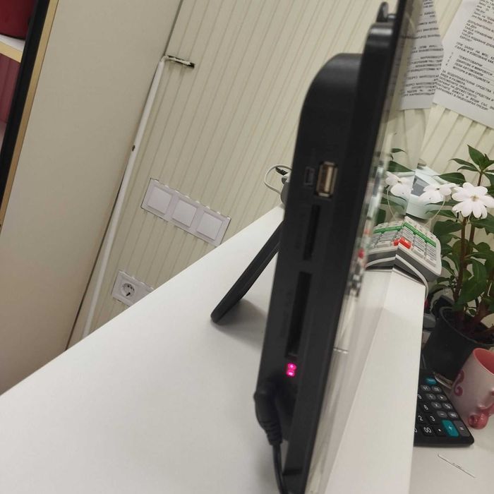 Дигитална фоторамка ViewSonic VFD1024W-51P – 10″